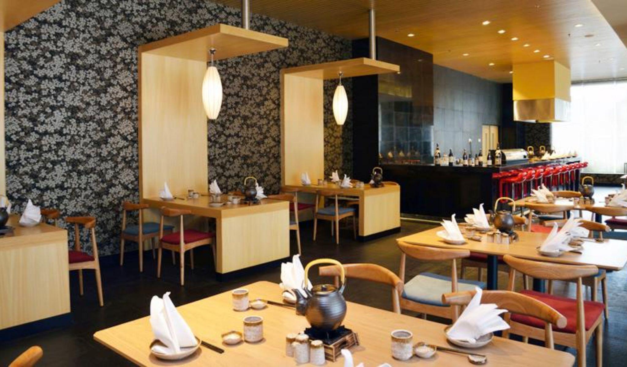 เลซิส สวีท ปีนัง Hotel บายันเลอปาส ภายนอก รูปภาพ Interior of a restaurant