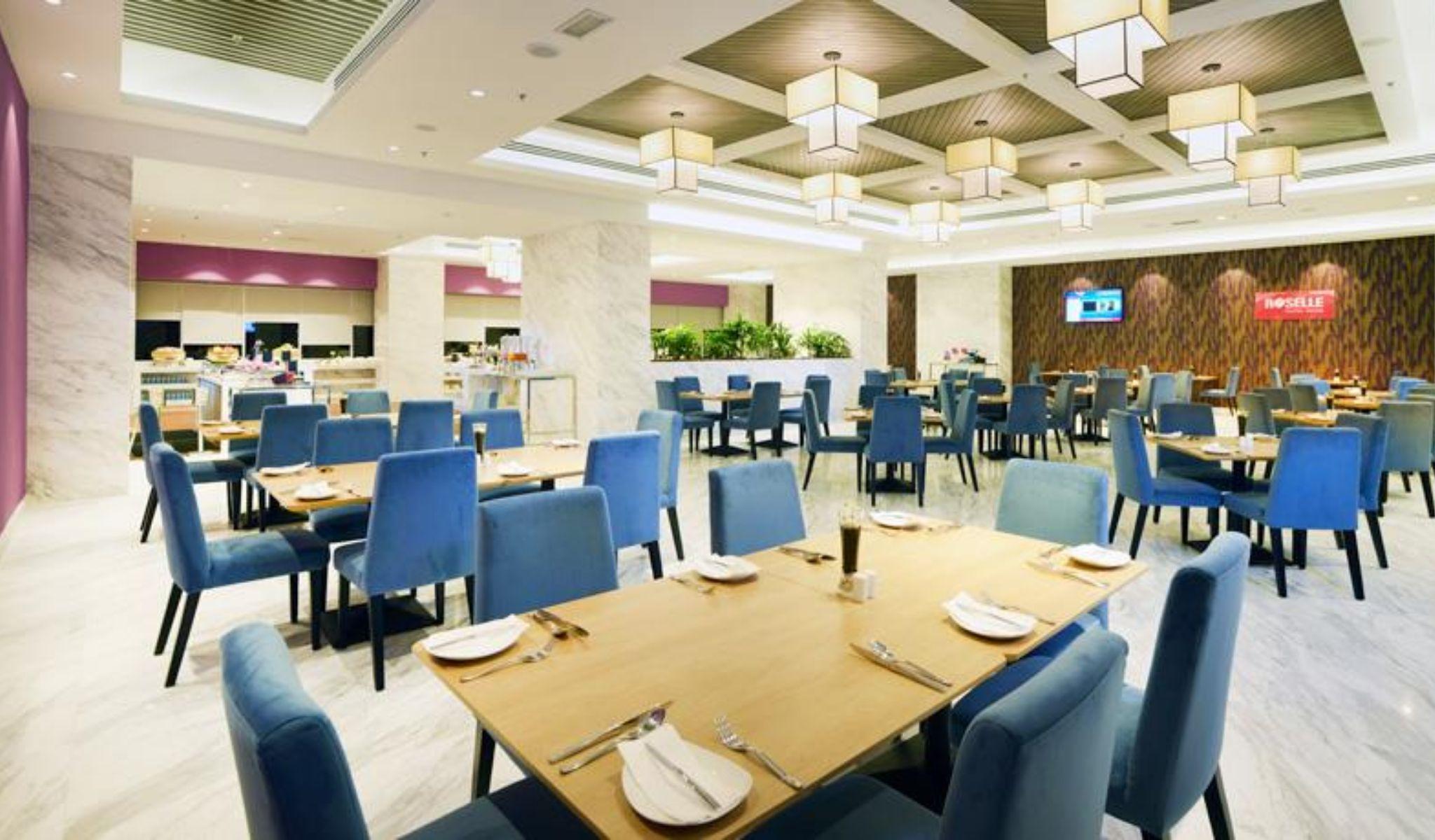 เลซิส สวีท ปีนัง Hotel บายันเลอปาส ภายนอก รูปภาพ The restaurant