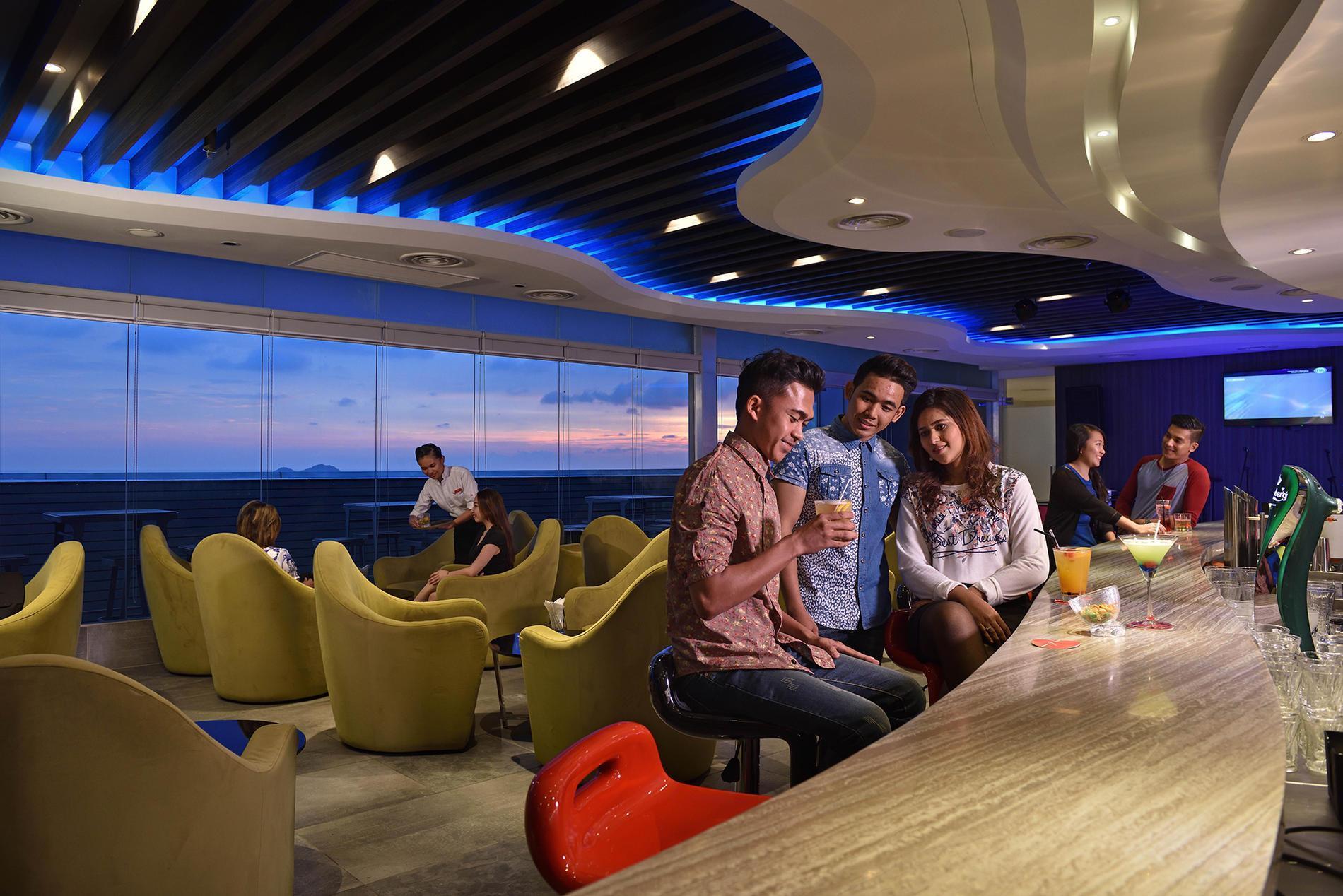 เลซิส สวีท ปีนัง Hotel บายันเลอปาส ภายนอก รูปภาพ The Sky Bar