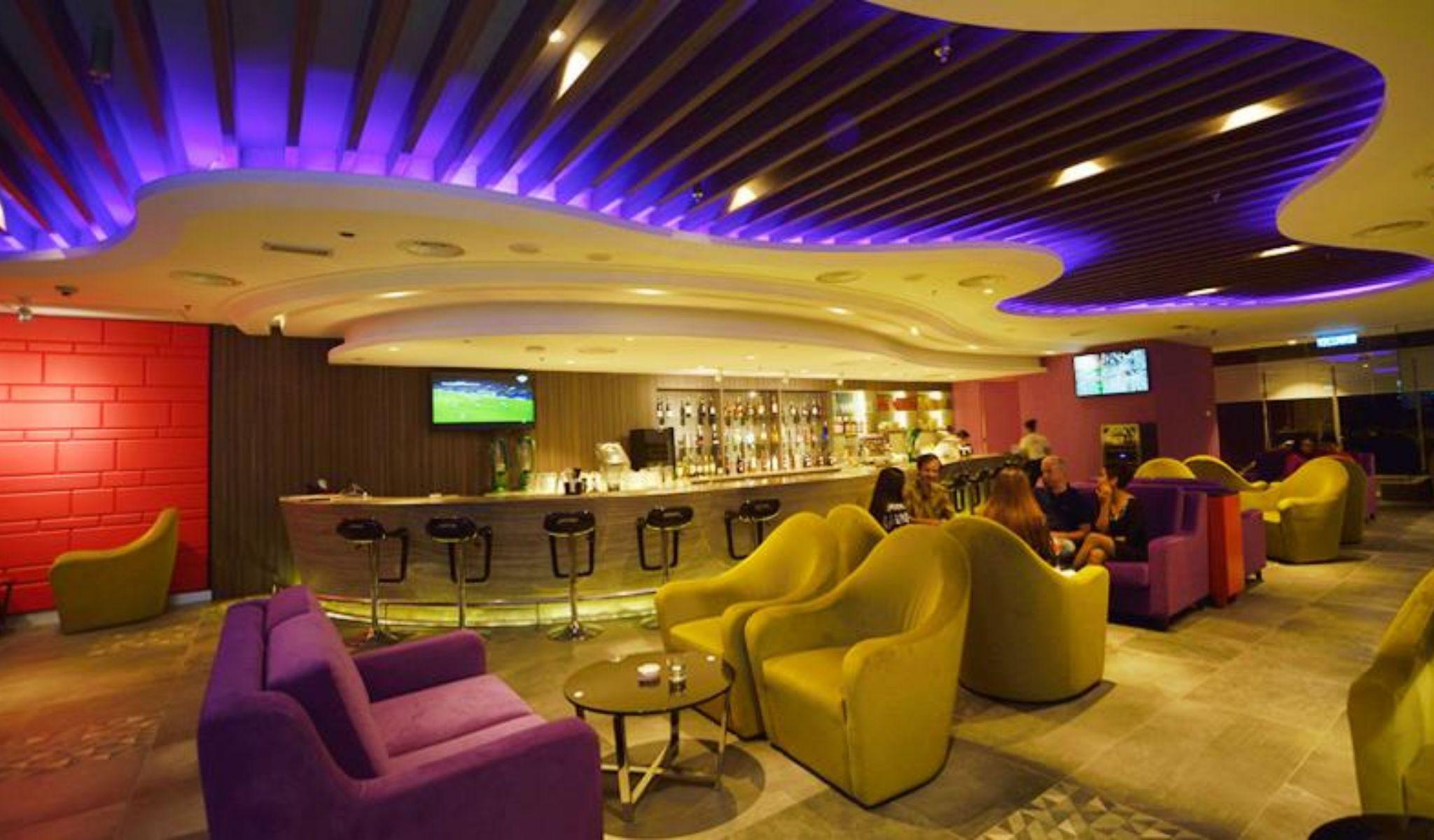 เลซิส สวีท ปีนัง Hotel บายันเลอปาส ภายนอก รูปภาพ The lounge at the airport