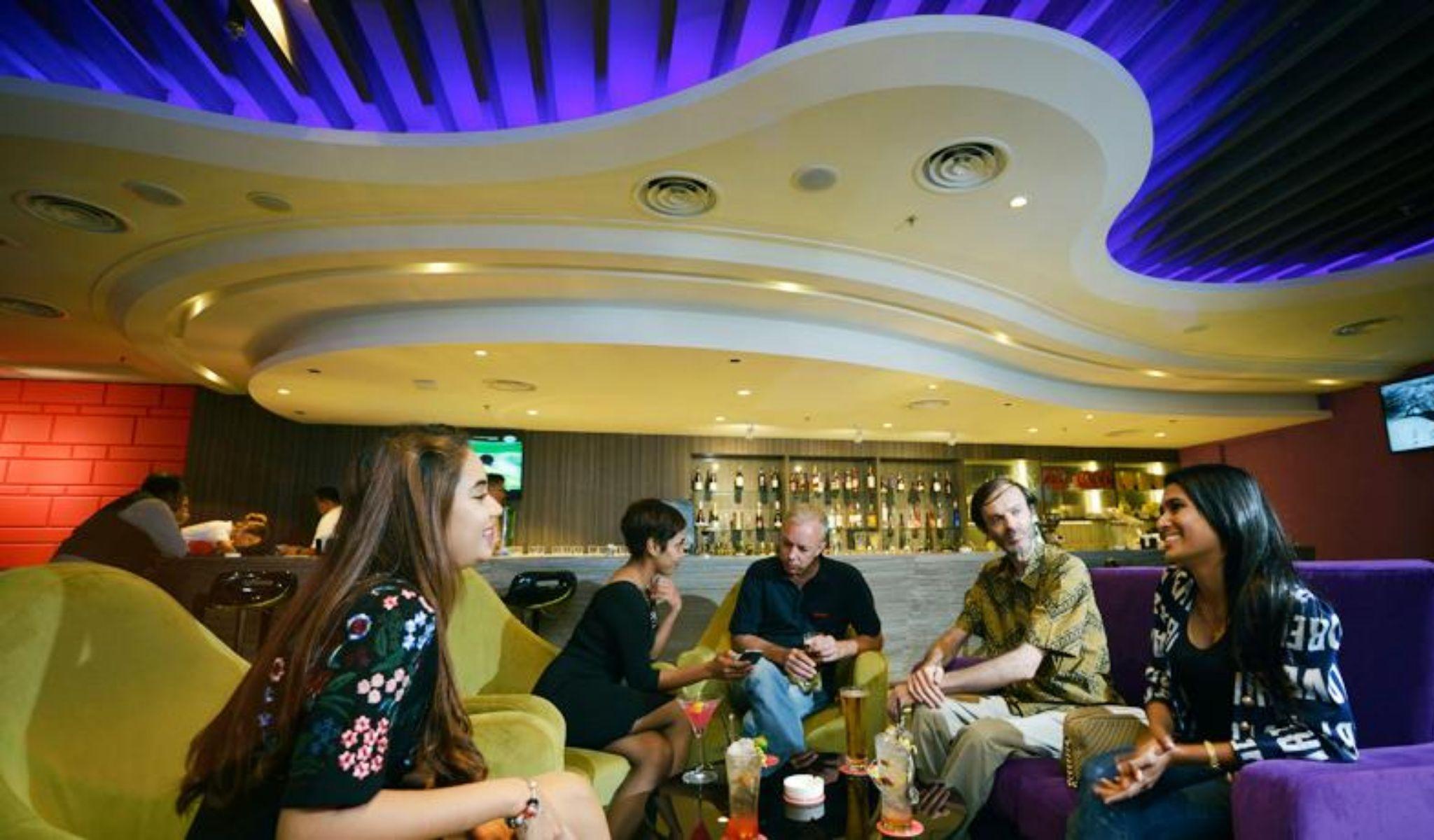 เลซิส สวีท ปีนัง Hotel บายันเลอปาส ภายนอก รูปภาพ The bar at the 101 bar