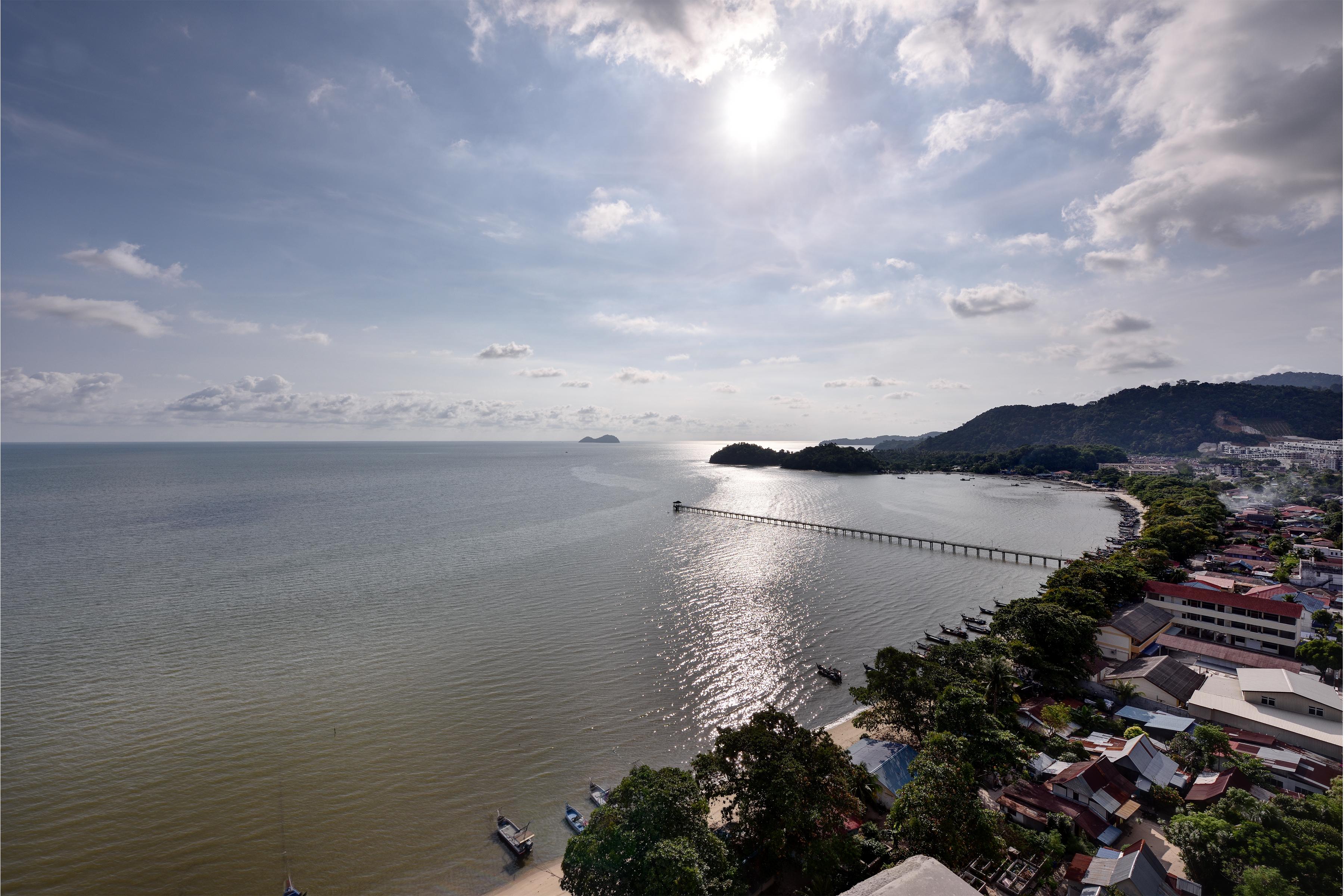 เลซิส สวีท ปีนัง Hotel บายันเลอปาส ภายนอก รูปภาพ View of the Gulf of Thailand from Pattaya