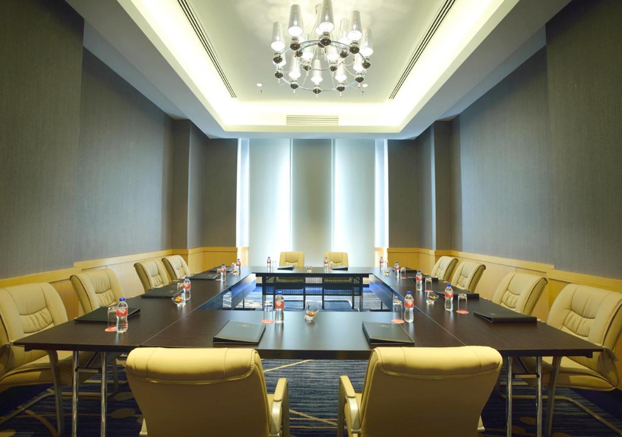 เลซิส สวีท ปีนัง Hotel บายันเลอปาส ภายนอก รูปภาพ Meeting room