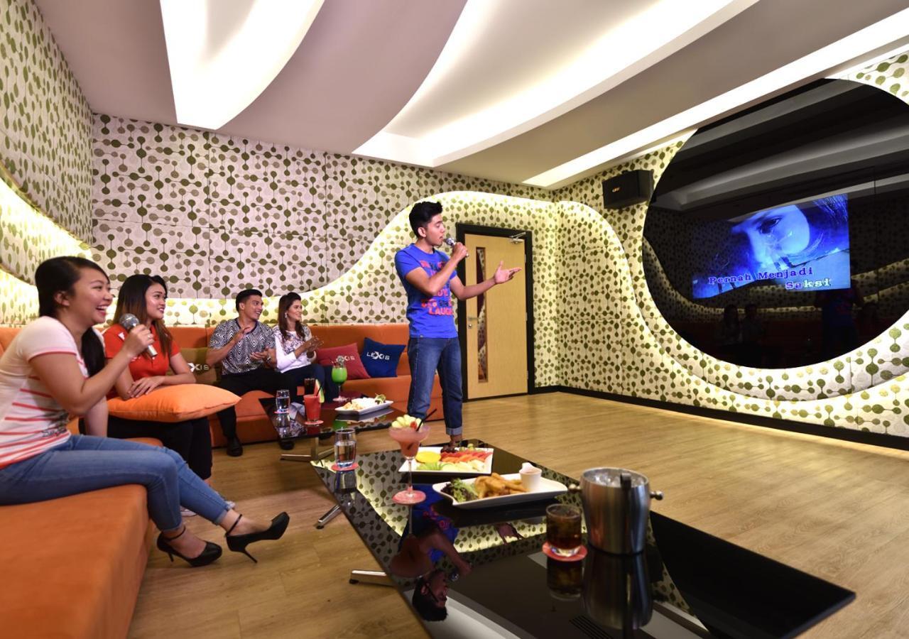 เลซิส สวีท ปีนัง Hotel บายันเลอปาส ภายนอก รูปภาพ A karaoke box in Shanghai, China